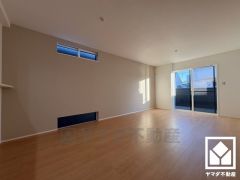 プライバシー・採光に配慮された2階リビングです。シンプルで美しいデザインのリビングが、毎日の生活に彩りを添えます。