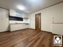 シンプルで美しいデザインのリビングが、毎日の生活に彩りを添える。