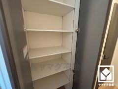 廊下にも収納があり、住空間を広々お使いいただけます。