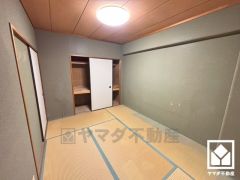 お客様用の座布団や寝具も収納可能