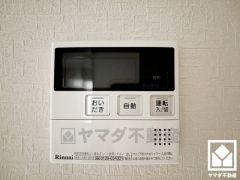 ボタン1つで自動でお湯張りができるオートバス機能付き。