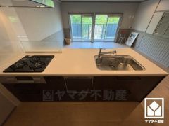 調理に手間がかかりがちな肉や魚を、短時間でサッと焼き上げることができるグリル付き。