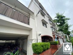 自然と調和するデザインが魅力。四季折々の風景に溶け込む、心地よい住まい。