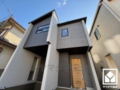 北側に山手幹線が通っています。名神高速道路の尼崎インターチェンジも下道で10分圏内と比較的近く、車での移動がしやすい立地です。