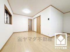 シンプルで美しいデザインのリビングが、毎日の生活に彩りを添える。