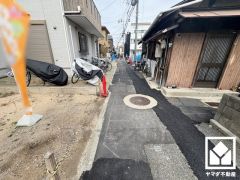 阪神電鉄本線「鳴尾・武庫川女子大前」駅まで徒歩約9分、阪神電鉄武庫川線「東鳴尾」駅まで徒歩約14の立地。