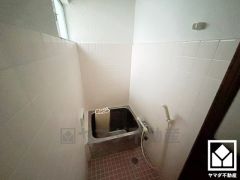 1日の疲れを癒す浴室でゆったりリフレッシュ。小窓が付いているので、こもりがちな湿気もすぐ取り除くことができます。