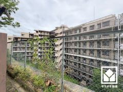 室内洗濯機置場がございますので、天候に左右されず洗濯していただけます。