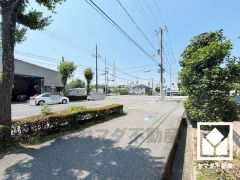 廊下に物入が複数あり、住空間を広々お使いいただけます。