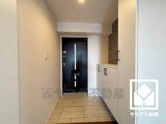 玄関にはたっぷりの収納スペースを完備。家族の靴もしっかり収納できるので、玄関がいつも片付き、気持ちよくお客様を迎えられます。