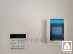 突然の来訪時でも安心なモニター付きインターホンを完備。お留守番中のお子様でも簡単に来訪者の確認ができます。