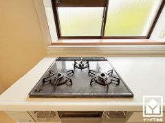 毎日の料理がもっとスムーズに。便利な3口コンロ付きキッチン。