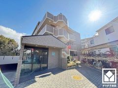 阪神電鉄本線「甲陽園」駅まで徒歩約23分、阪急電鉄神戸線「西宮北口」駅まで徒歩約29分、阪神電鉄本線「西宮」駅まで徒歩約30分の立地。