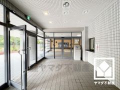 安心・安全な暮らしをサポートするオートロックシステムも完備。