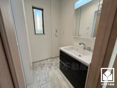 阪神電鉄本線「西宮」駅まで徒歩約16分の立地。4沿線利用可能で、毎日の通勤・通学だけでなく、休日のお出かけまで利便性に優れています。