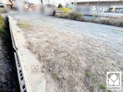 遊具や砂場、広場などが整備された公園が徒歩圏内に複数あり、子育て世帯の方にもお勧めです。