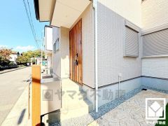 前面道路幅員約6.7mとゆったりとした広さがあるのでファミリーカー等の車の出入れも楽にできます。