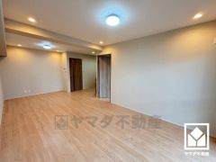 広々17帖のLDKが魅力。家族全員がリラックスできる、ゆったりとした快適リビングで温かい団らんの時間を。