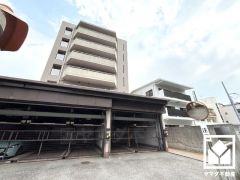 阪急電鉄甲陽線「苦楽園口」駅まで徒歩約16分、阪急電鉄神戸線「夙川」駅まで徒歩約25分の立地。