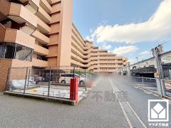 「名和小学校」まで徒歩10分。低学年のお子様も安心して通学していただけます。