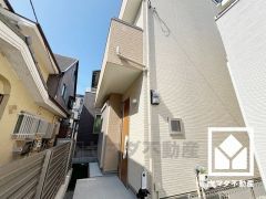 阪神電鉄本線「西宮」駅まで徒歩約16分、JR東海道本線「さくら夙川」駅まで徒歩約22分、阪急電鉄今津線「今津」駅まで徒歩約23分の立地。