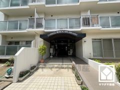 エントランスは、住まいの顔。美しさと機能性を兼ね備えた空間が、上質な暮らしへと誘います。