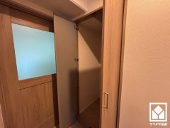 廊下にも物入があり、住空間を広々お使いいただけます。