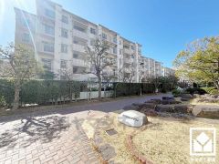 白を基調とした清潔感のある外観。帰るたびに安心感を感じられる佇まい。