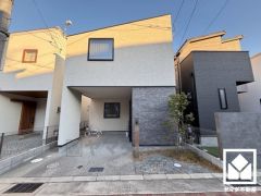 床暖房付きで、寒い冬でも足元ポカポカ。ホコリを巻き上げないのでお子様のいるご家庭にもおすすめです。