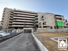 玄関にはシューズボックスを完備。家族の靴もしっかり収納できるので、玄関がいつも片付き、気持ちよくお客様を迎えられます。