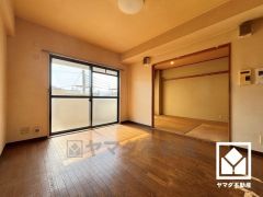 「フレンドマート尼崎水堂店」まで徒歩6分、「スギドラッグ尼崎水堂町店」まで徒歩7分など、お買い物施設が徒歩圏内に複数あり便利な住環境です。