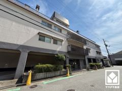 落ち着いた色合いと品のあるデザイン。帰るたびに安心感を感じられる佇まい。