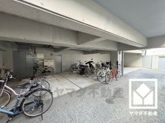 広々としており、使い勝手の良い駐輪場・バイク置場です。