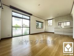 心地よい空間が広がるリビングで、家族みんなが快適に過ごせる時間を提供。