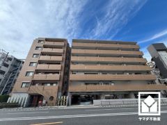 ショッピングモール「SOCOLA塚口クロス」まで徒歩9分、「塚口さんさんタウン」まで徒歩10分など、大型商業施設が徒歩圏内に複数あり便利な住環境です。