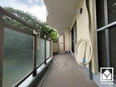 南西向きバルコニーで陽当たり、風通し良好。広々としているため、お洗濯物をたっぷりと干す事ができます。