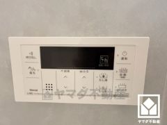 ボタン1つで自動でお湯張りができるオートバス機能付き。追い炊き機能もございますので、いつでも温かいお風呂に入ることができます。たし湯・たし水も可能で、お好みの温度にさっと調整できます。