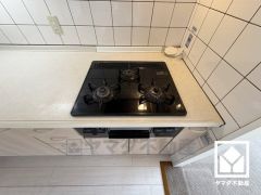 毎日の料理がもっとスムーズに。便利な3口コンロ付きキッチン。