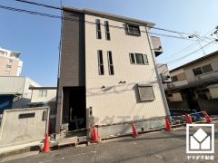 家族との時間も、自分だけの時間も心地よく過ごせる。シンプルで飽きのこない設計が、暮らしに余白をもたらします。この住宅は、日々の暮らしをそっと支えてくれます。