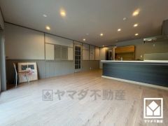 広々17.7帖のLDKが魅力。家族全員がリラックスできる、ゆったりとした快適リビングで温かい団らんの時間を。