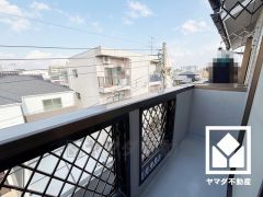 奥行きのある広々バルコニーでお洗濯物をたっぷりと干す事ができます。