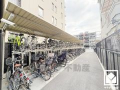 サイクルラックの設置された駐輪場を完備。スッキリ整理されて、自転車同士の接触や転倒の心配がございません。
