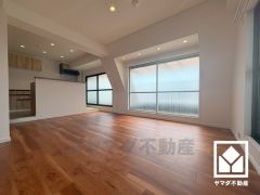 おしゃれなインテリアが映えるリビングで、リラックスしたひとときを過ごせます。