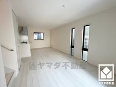 広々18.6帖のLDKが魅力。家族全員がリラックスできる、ゆったりとした快適リビングで温かい団らんの時間を。