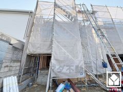 白を基調とした清潔感のある外観。帰るたびに安心感を感じられる佇まい。