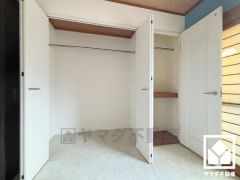 新たに家具を買わなくても良いので、ハンガーパイプ付きのクローゼットは嬉しいですね。