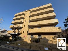 毎日の家事の負担を軽減でき、水道代の節約にもなる食器洗乾燥機付き。