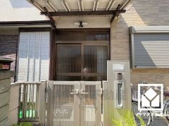 突然の来訪時でも安心なモニター付きインターホンを完備。お留守番中のお子様でも簡単に来訪者の確認ができます。