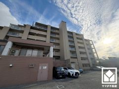 室内洗濯機置場がございますので、天候に左右されず洗濯していただけます。