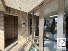 安心・安全な暮らしをサポートするオートロックシステムも完備。